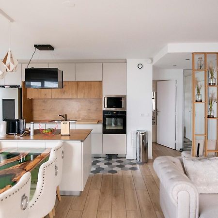 Elise De Roche Equipe Balcon Parking Rer B Apartman Le Bourget Kültér fotó