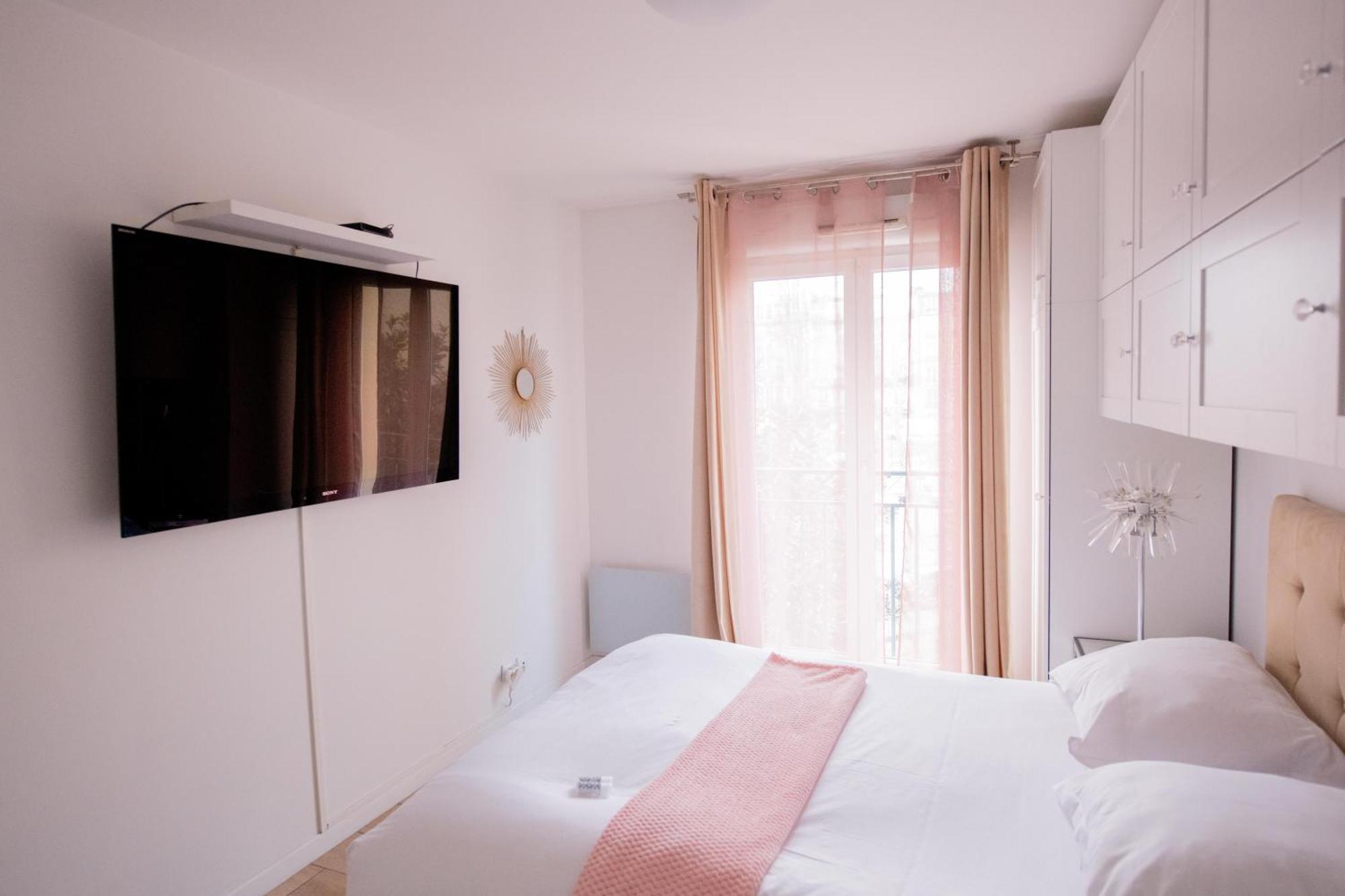 Elise De Roche Equipe Balcon Parking Rer B Apartman Le Bourget Kültér fotó