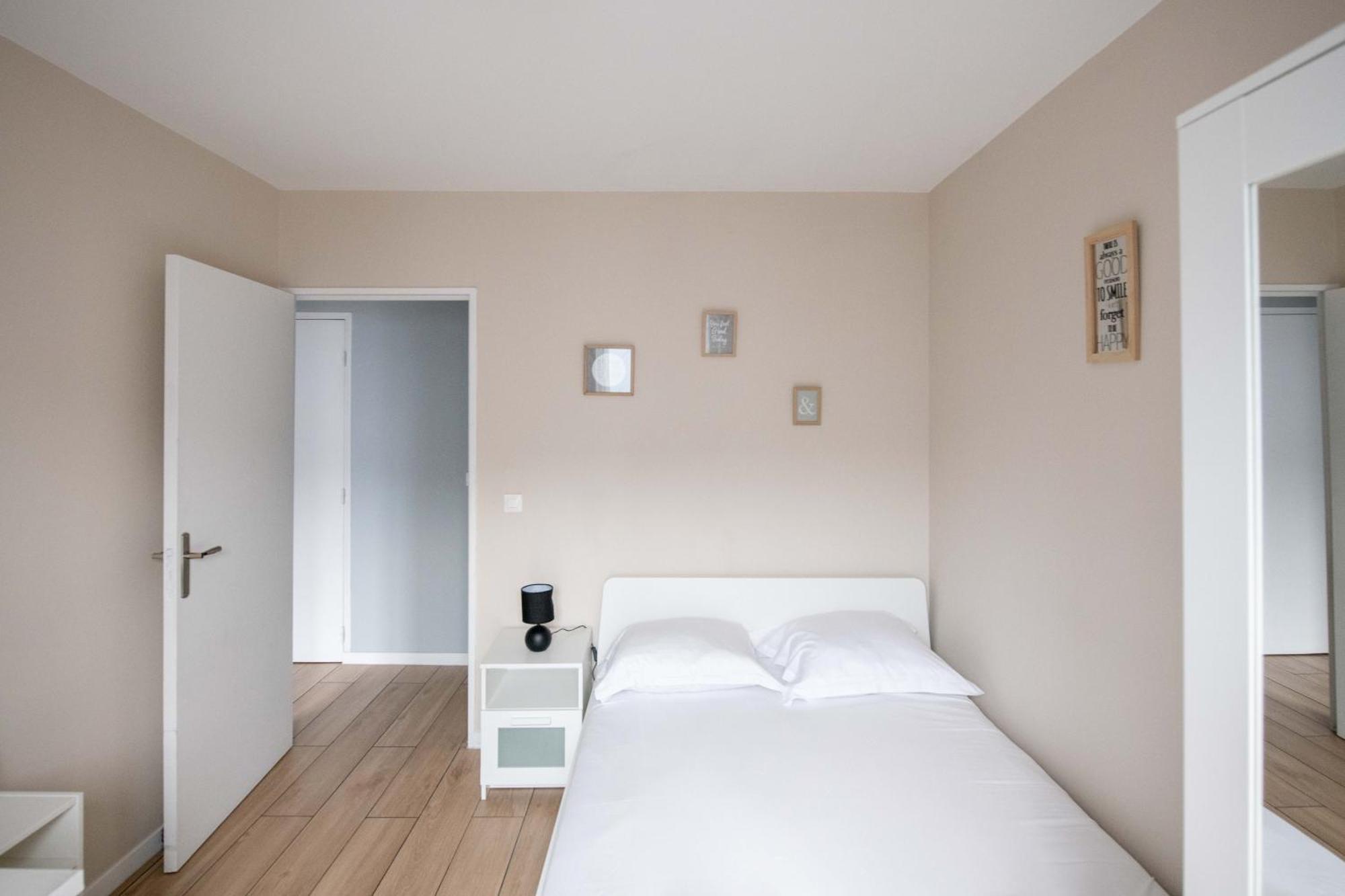 Elise De Roche Equipe Balcon Parking Rer B Apartman Le Bourget Kültér fotó